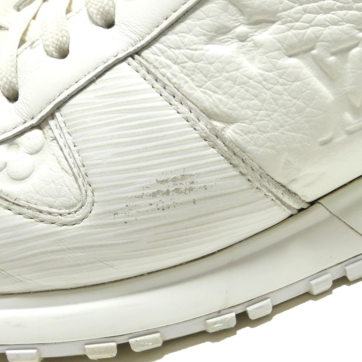 LOUIS VUITTON(ルイヴィトン) ランウェイライン レザースニーカー Run Away Sneakers White Monogram  ホワイト サイズ 7.5(41cm)｜【公式】カインドオルオンライン ブランド古着・中古通販【kindal】