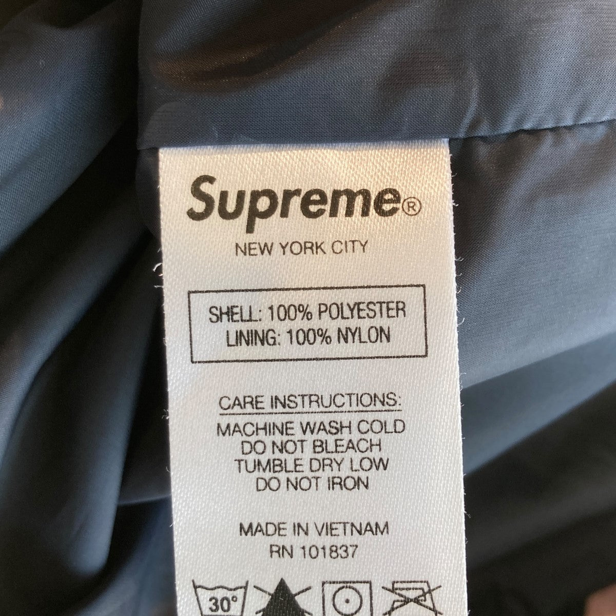 Supreme 古着・中古 シュプリームの21SS GORE-TEX Stickers Shell Jacket 総柄 シェル ジャケットです。