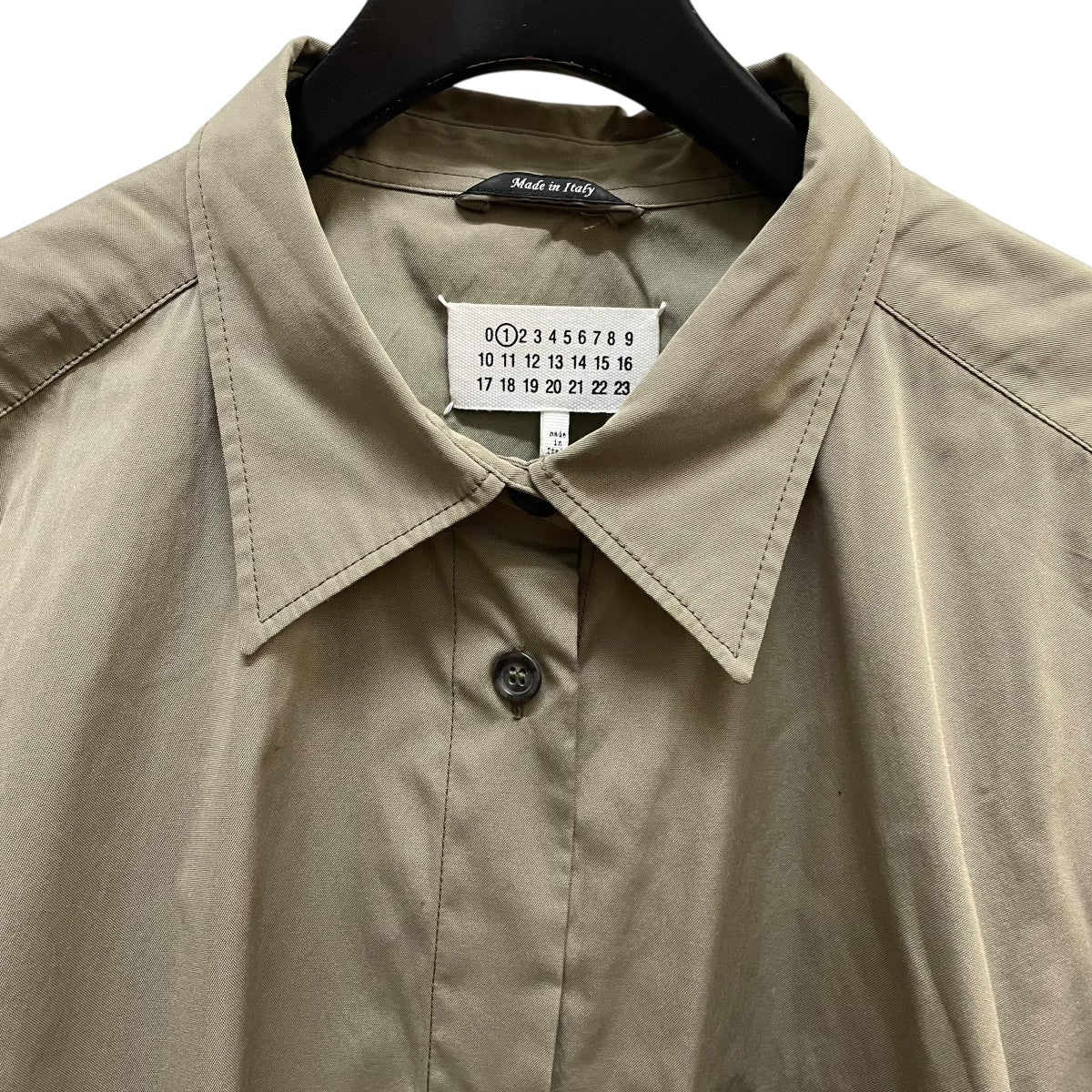 メゾンマルジェラ Maison Margiela コレクションライン オーバーサイズシャツ S31AM0149 S40555 カーキ サイズ：36 Maison Margiela(メゾンマルジェラ) コレクションラインオーバー