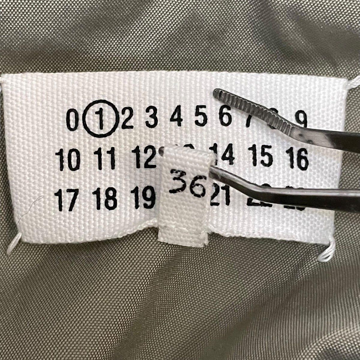メゾンマルジェラ Maison Margiela コレクションライン オーバーサイズシャツ S31AM0149 S40555 カーキ サイズ：36 Maison Margiela(メゾンマルジェラ) コレクションラインオーバー