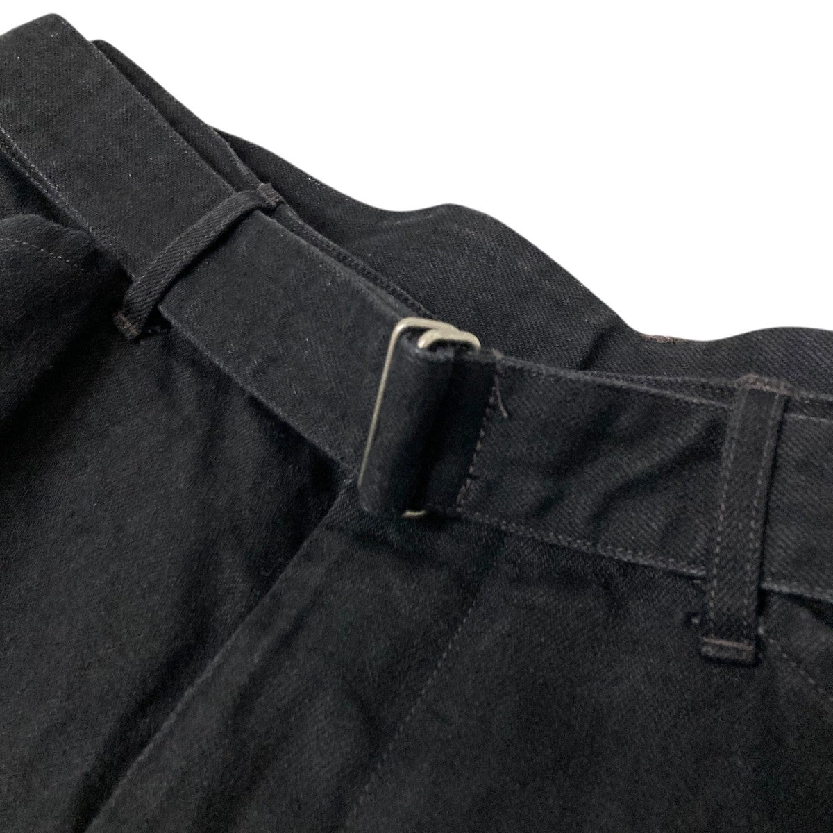 COMOLI(コモリ) 25AWブラックデニム ベルテッドパンツC03 03001 C03