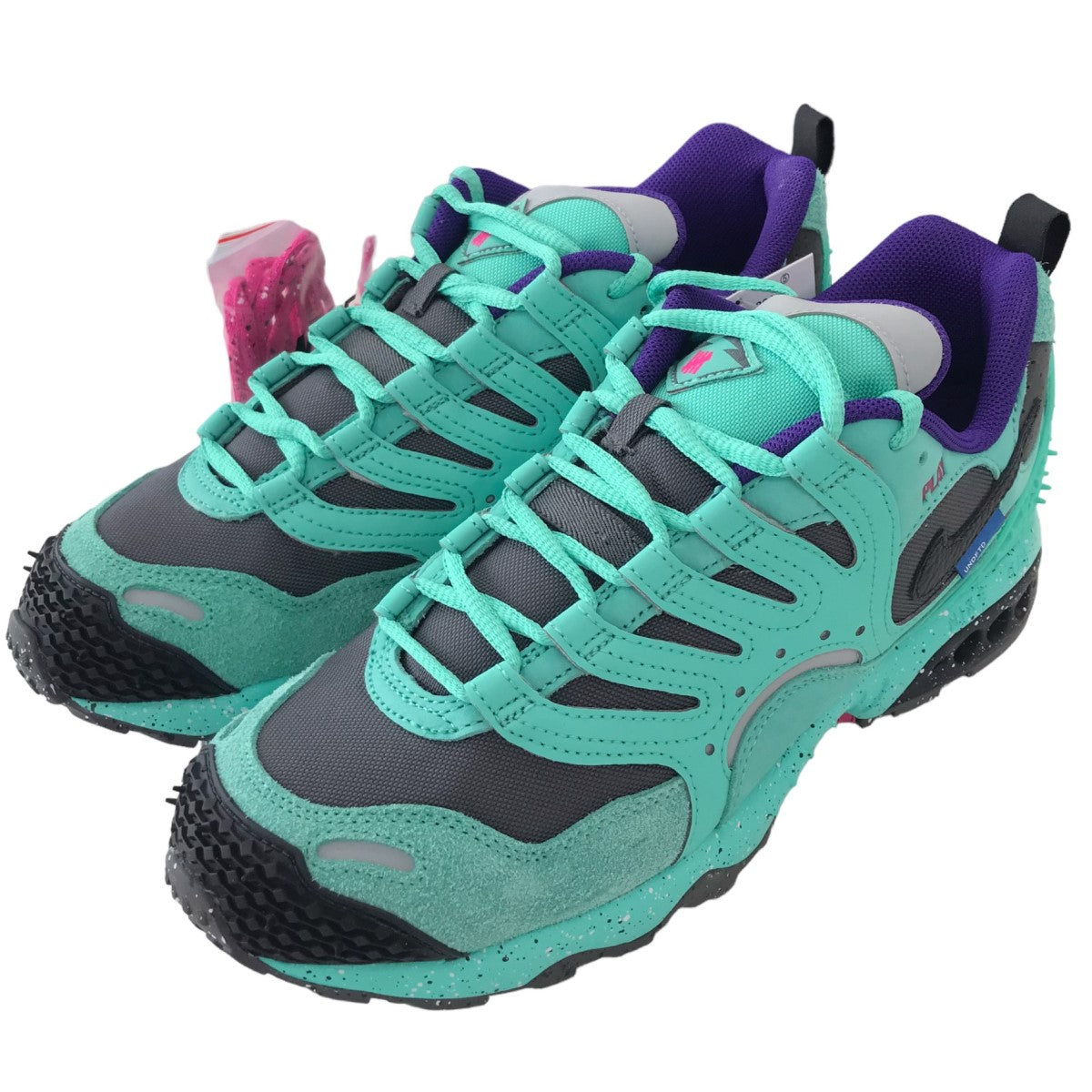 「NIKE AIR TERRA HUMARA」スニーカー