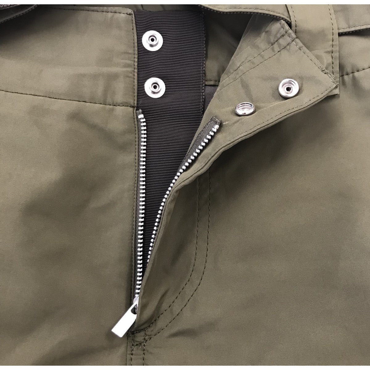 サカイの24SS「Fabric Combo Pants」ファブリックコンボパンツです。 sacai ボトムス 古着・中古アイテム