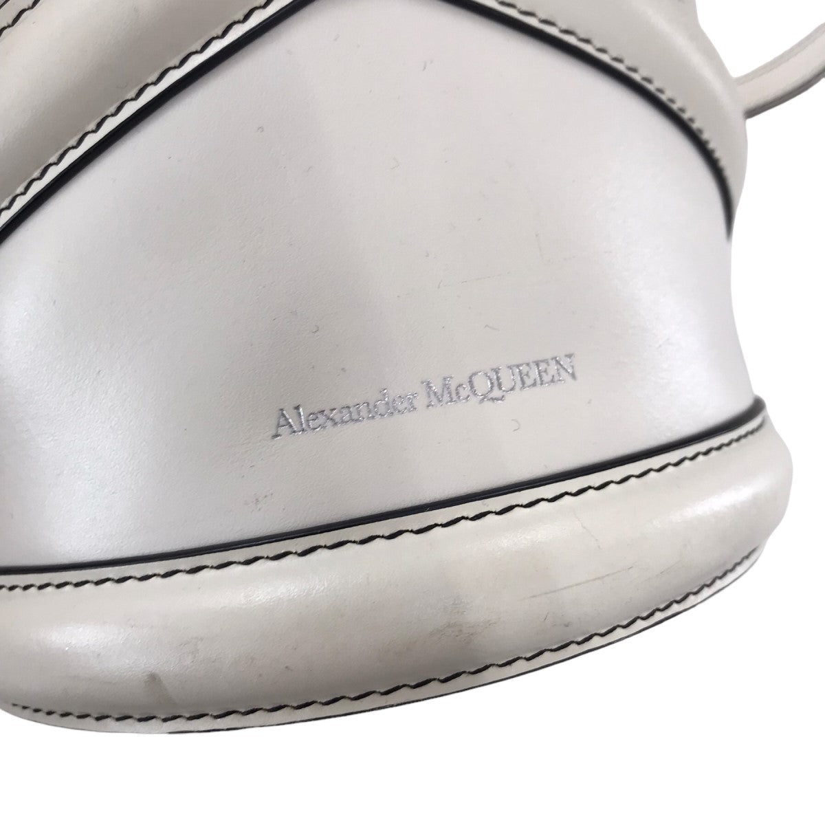 ALEXANDER McQUEEN(アレキサンダーマックイーン) 【The Curve Small 】ショルダーバッグ656467 656467  ホワイト調 サイズ 16｜【公式】カインドオルオンライン ブランド古着・中古通販【kindal】