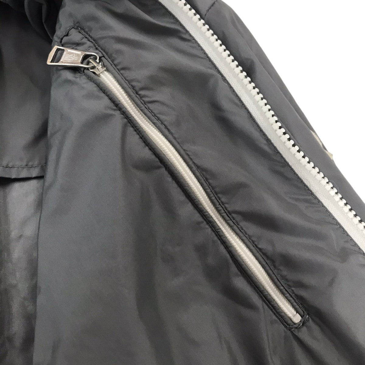 MONCLER(モンクレール) 【MIROIR GIUBBOTTO】 ZIP UPナイロンジャケット D10914061405  D10914061405 グレー サイズ 1｜【公式】カインドオルオンライン ブランド古着・中古通販【kindal】