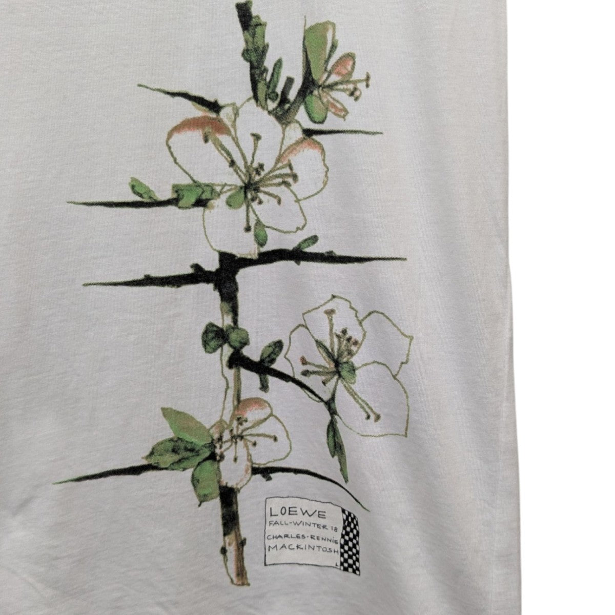 LOEWE 花柄Tシャツ　XS 2023年抜け感を演出 LOEWE 偽物 Tシャツ 花柄 刺繡 ロゴ