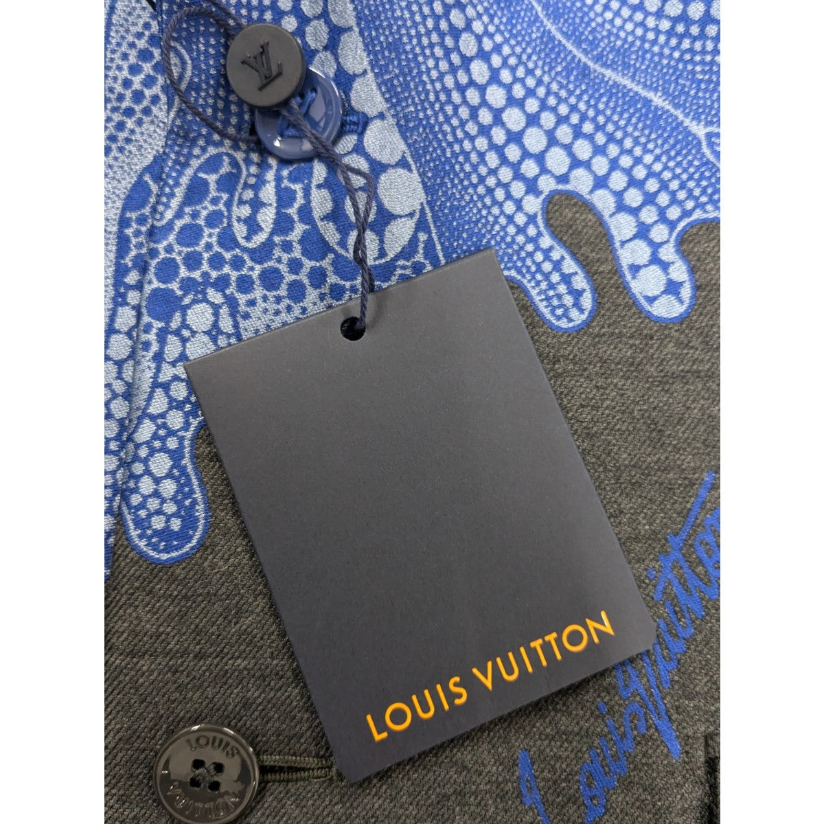 ルイヴィトン×クサマヤヨイのサイケデリックフラワーノッチドラペル3Bジャケットです。 LOUIS VUITTON×草間彌生 古着・中古 アウター アイテム