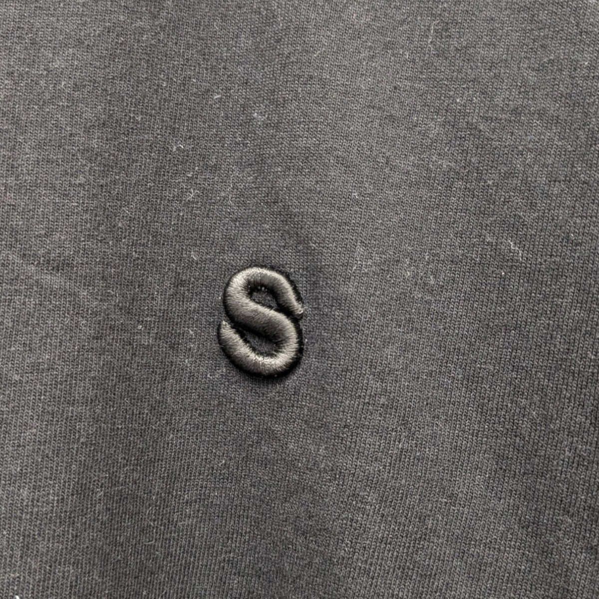 sacai(サカイ) Hello sacai Exclusive T-ShirtバックプリントT