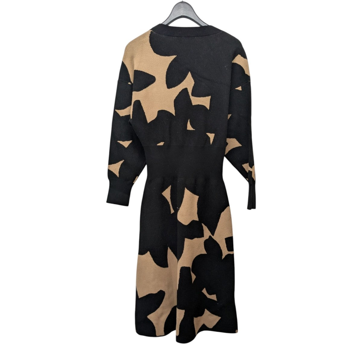 HUGO BOSS(ヒューゴボス) フラワーワンピース ベージュ×ブラック HUGO BOSS(ヒューゴボス) フラワーワンピース ベージュ×ブラック