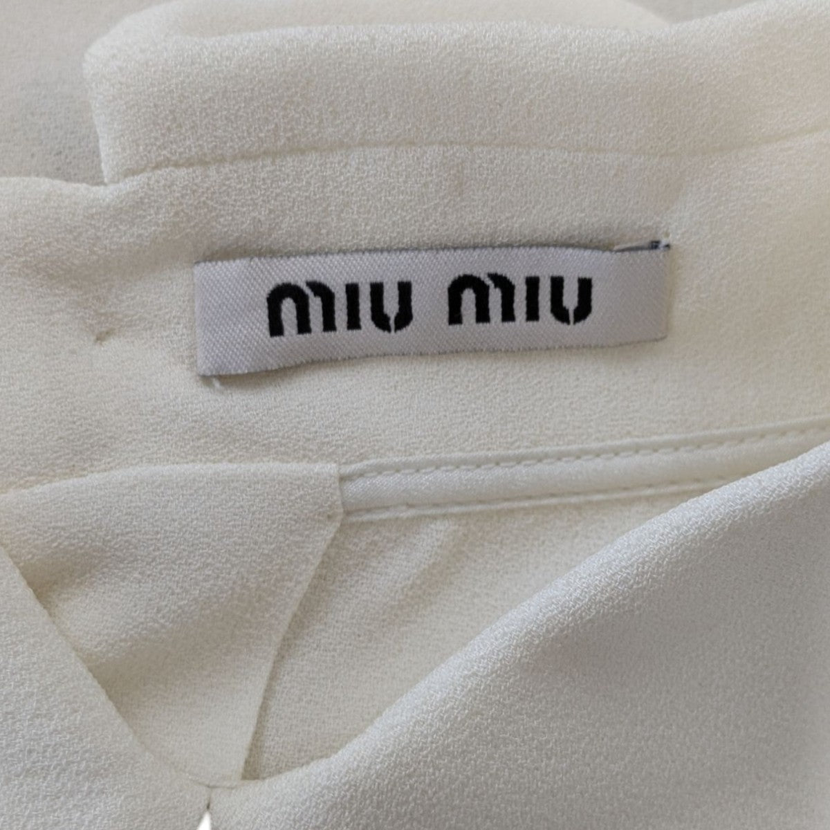 【希少】miumiu ノースリーブフックベスト　４０サイズ　ホワイト 8083000180875_2.jpg?v=