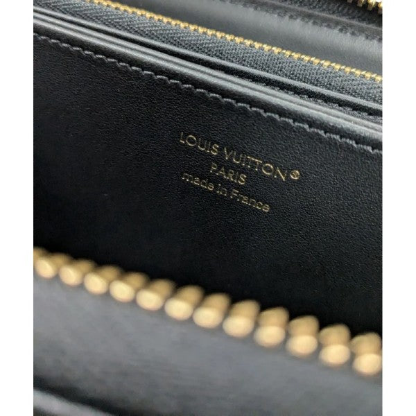 ジッピー・ウォレット エンボス モノグラム  長財布