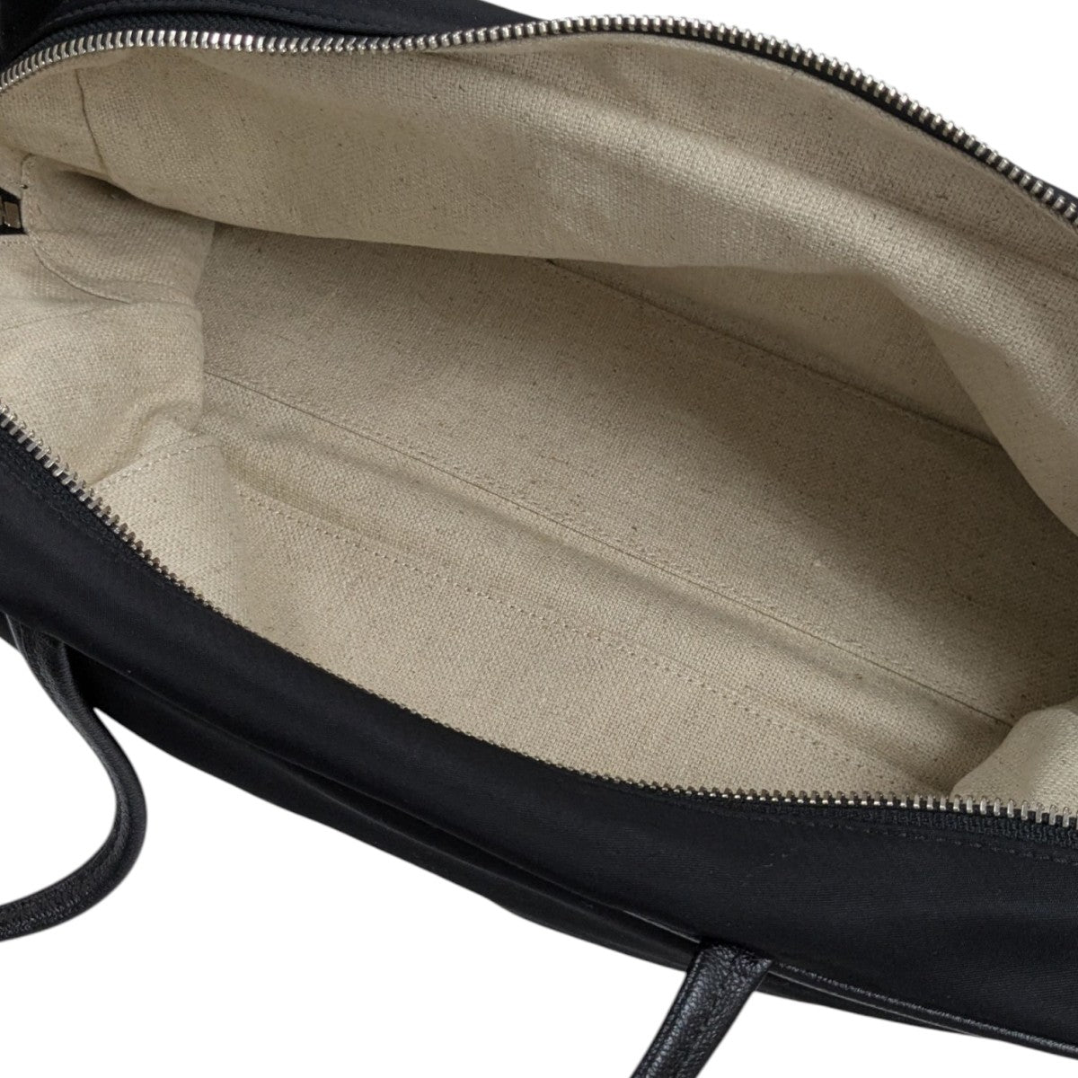 TOUT Y EST(トゥティエ) ハンドバッグ ブラック｜【公式】カインドオル