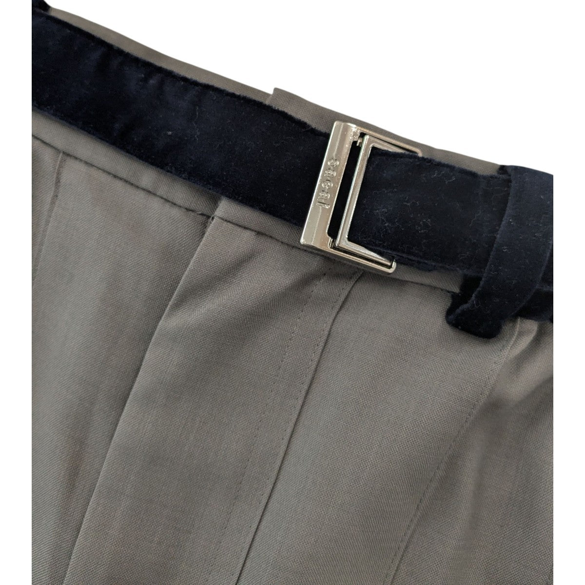 【新品】sacai グレストライプトラウザー ボトムス ストライプ sacai(サカイ) ボトムス(レディース) - 海外通販のBUYMA