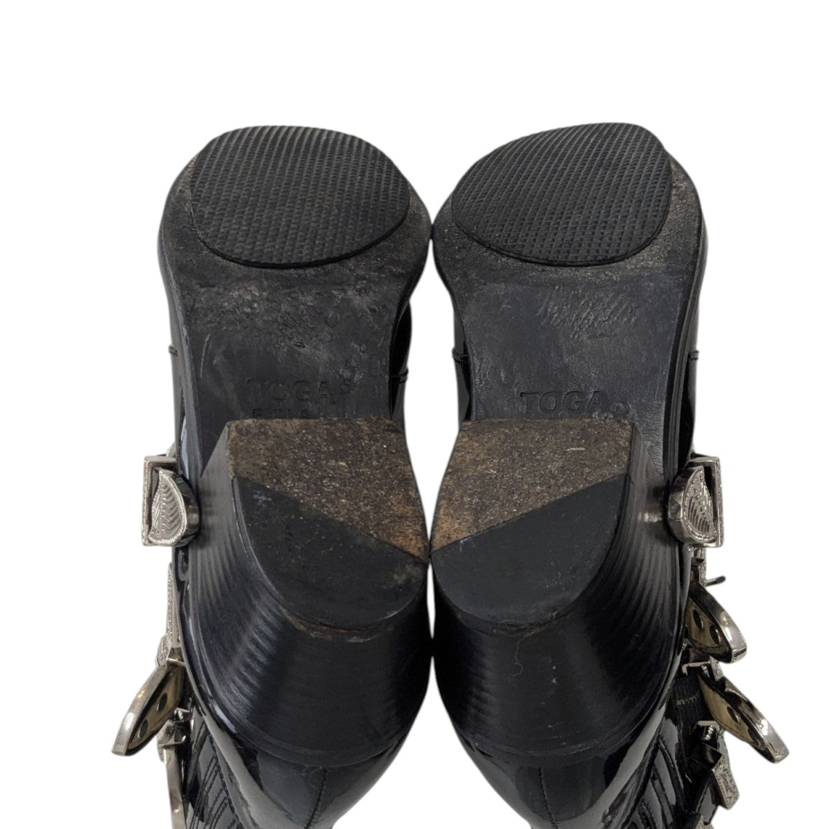 TOGA PULLA(トーガプルラ) メタルバックル サイドゴアブーツ ブラック