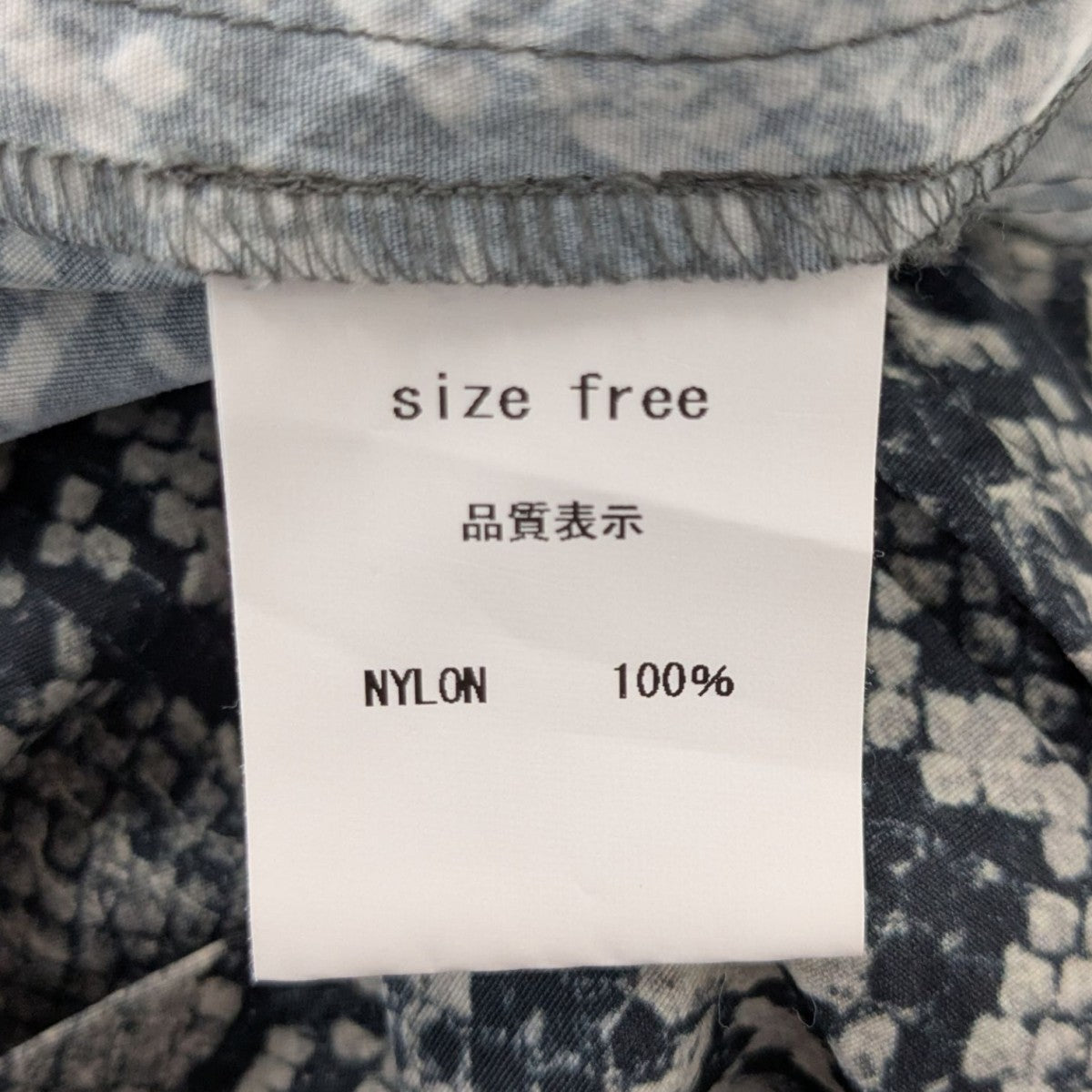 Snake Print Nylon Open Hem Pantsスネイクプリントナイロンオープンヘムパンツ