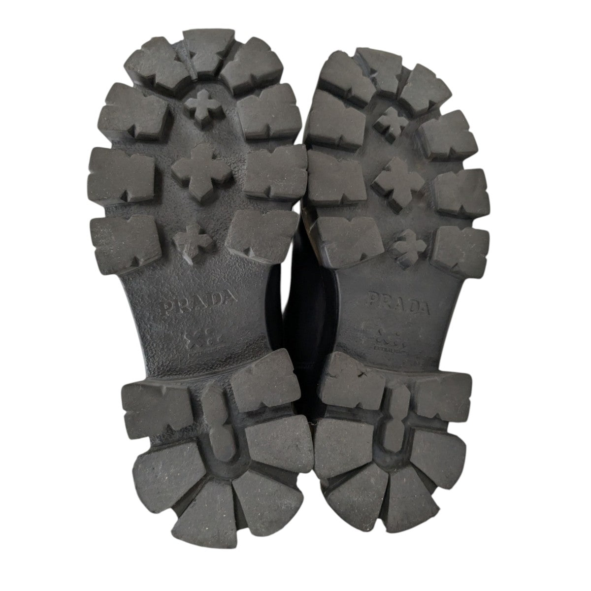 PRADA(プラダ) モノリス ブラッシュドレザーサイドゴアブーツ ブラック