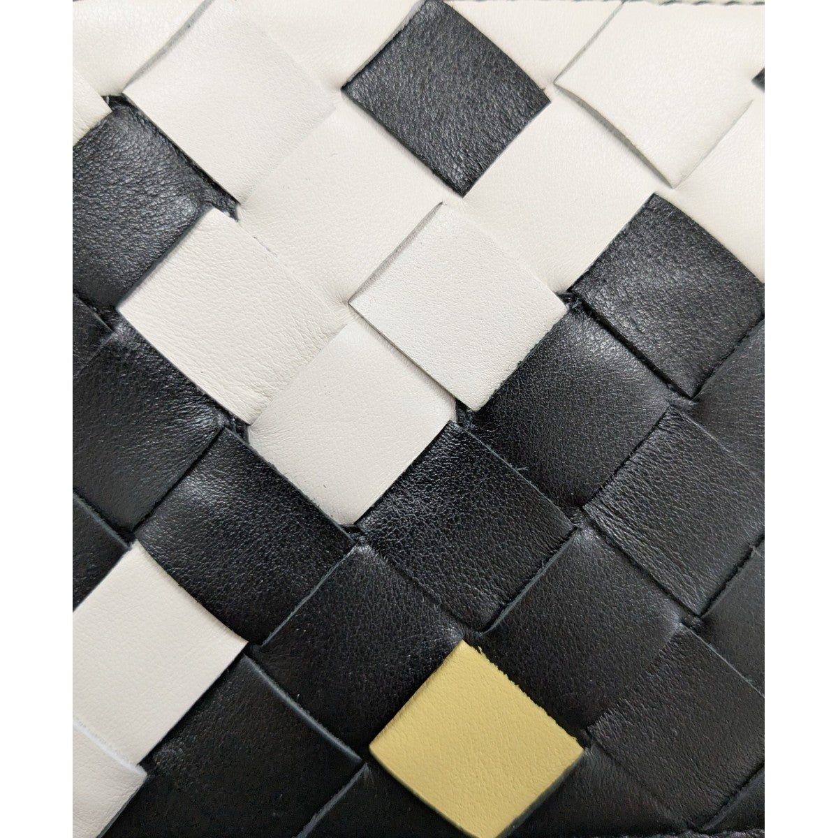 BOTTEGA VENETA(ボッテガヴェネタ) イントレチャートスモール