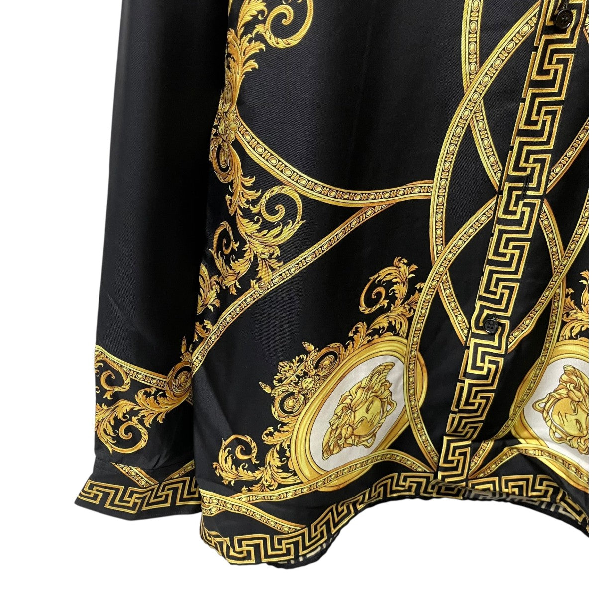 VARSACE ヴェルサーチ バロックスタイル ブラック×ゴールド ストール 楽天市場】VERSACE JEANS COUTURE スカーフ ベルサーチ ヴェルサーチェ