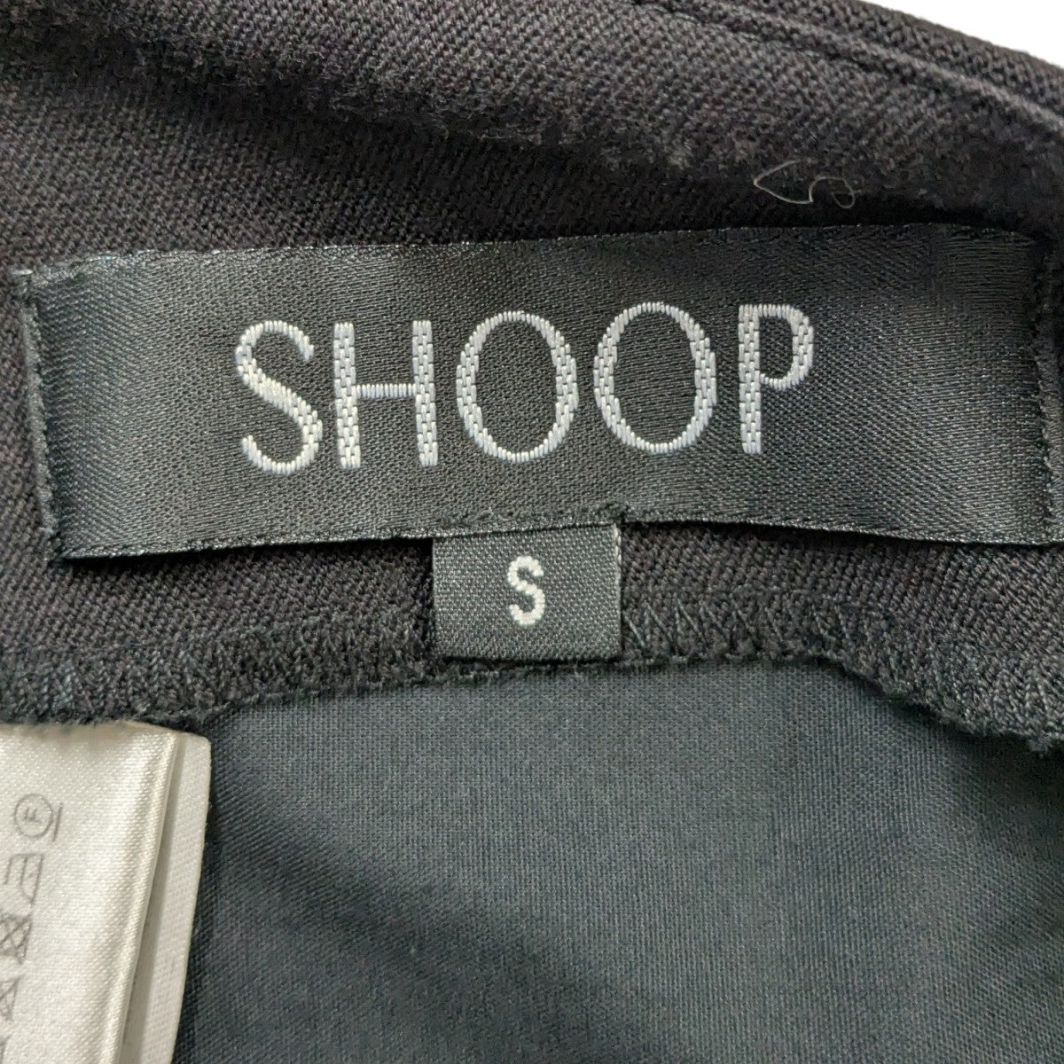 テーパードパンツ