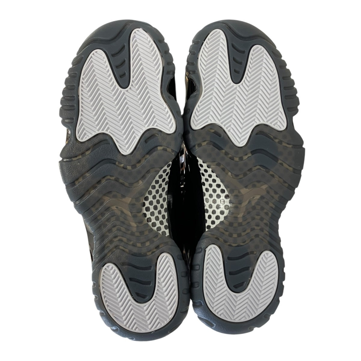 26AWAIR JORDAN 11ハイカットスニーカーIV7639-001