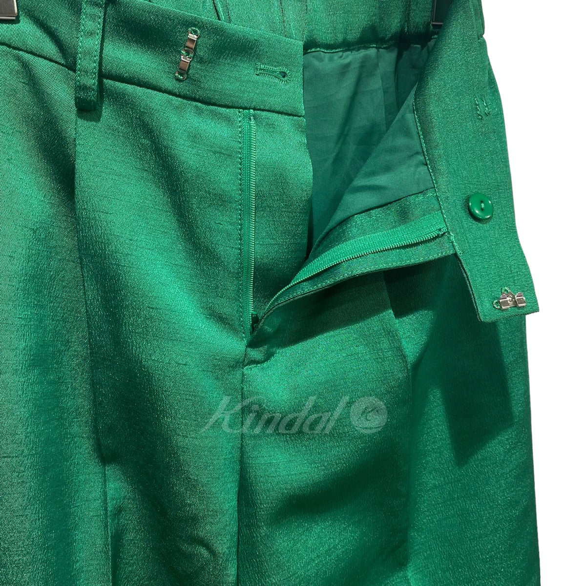 光沢素材 JELLY COLOR USEFUL PANTS タックテーパードパンツ