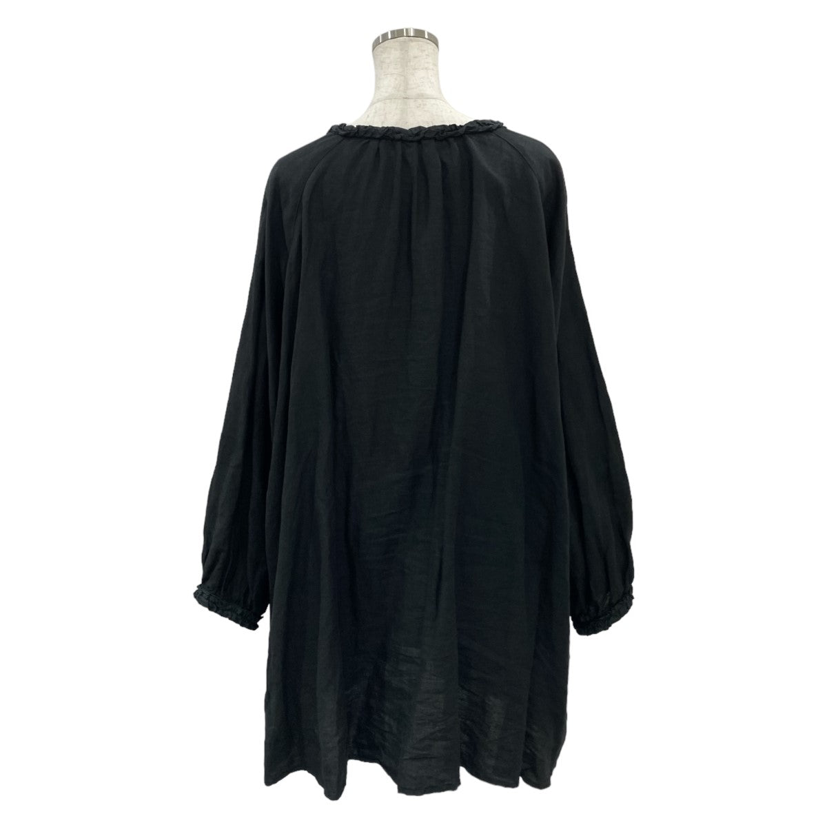 最終価格　ネストローブリネンチャーチチュニック　ブラック nest Robe(ネストローブ) 24SSリネンラミーフリルネックチュニック