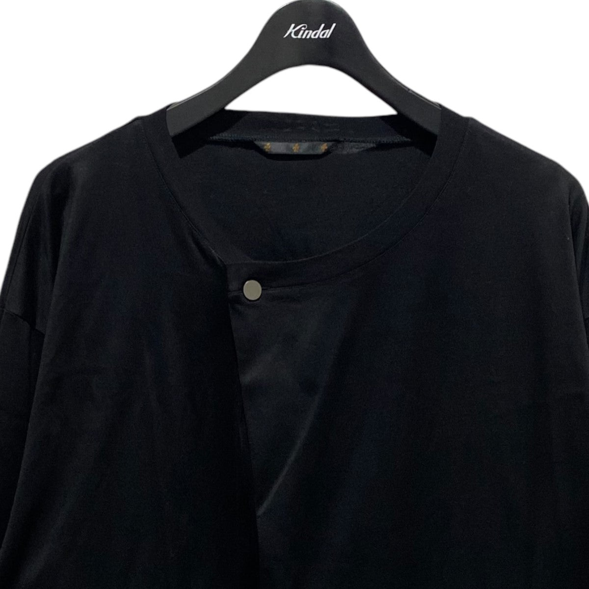 ato(アトゥ) METALCOLOR BUTTON DRAPE LONG SLEEVE T-SHIRT22A0056