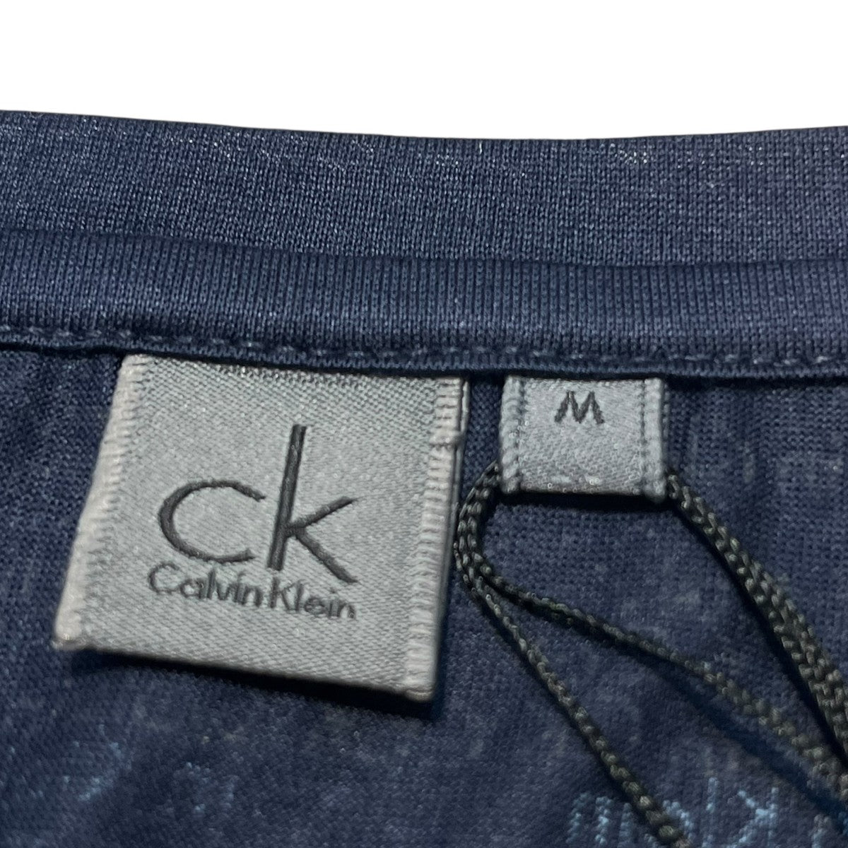 総ロゴプリントVネックTシャツCKKCBSA0404