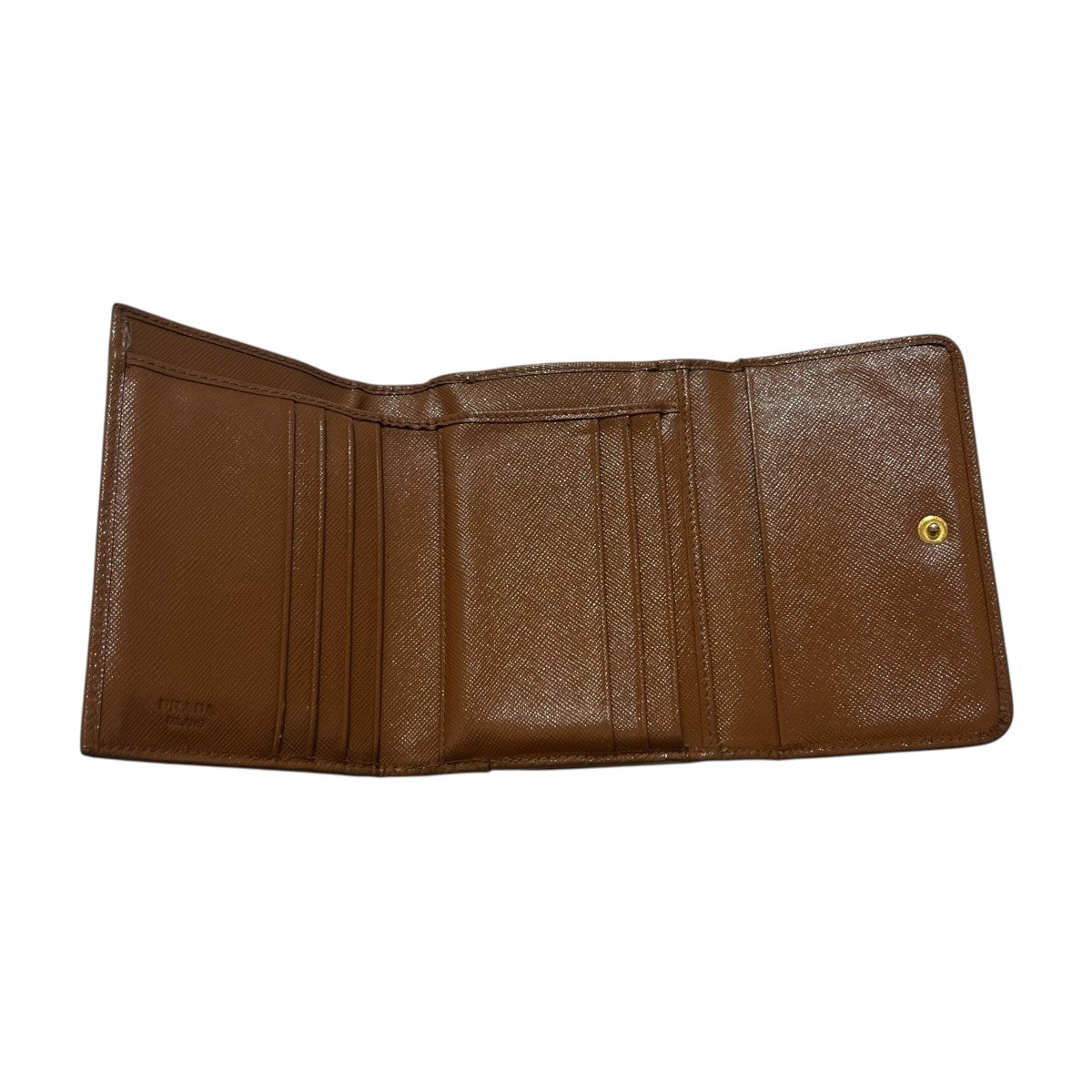 PRADA(プラダ) 三つ折り財布 224 ブラウン｜【公式】カインドオル