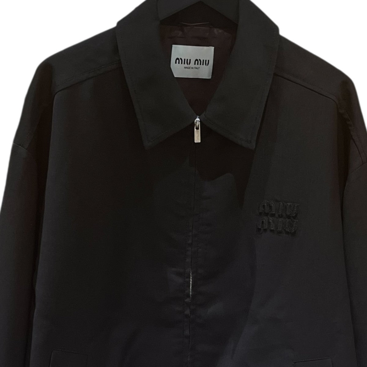 MIU MIU 24SSロゴワッペンジップアップジャケットML1041 古着・中古-3枚目のアイテム画像