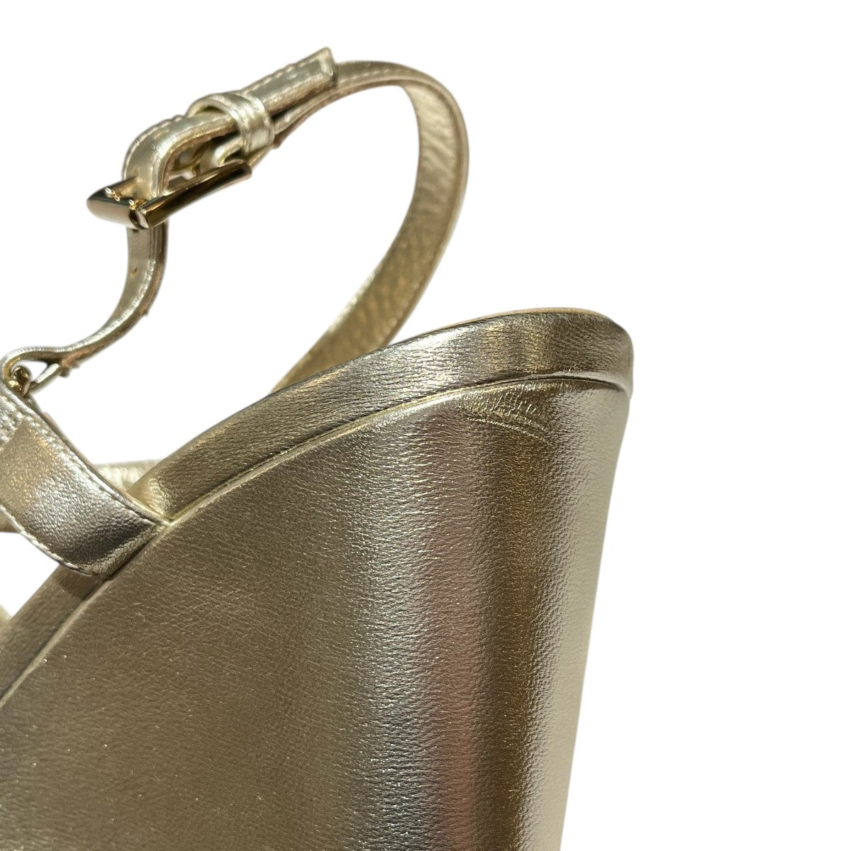 1221349 PYRACLOUスタッズ ウェッジソールストラップサンダル