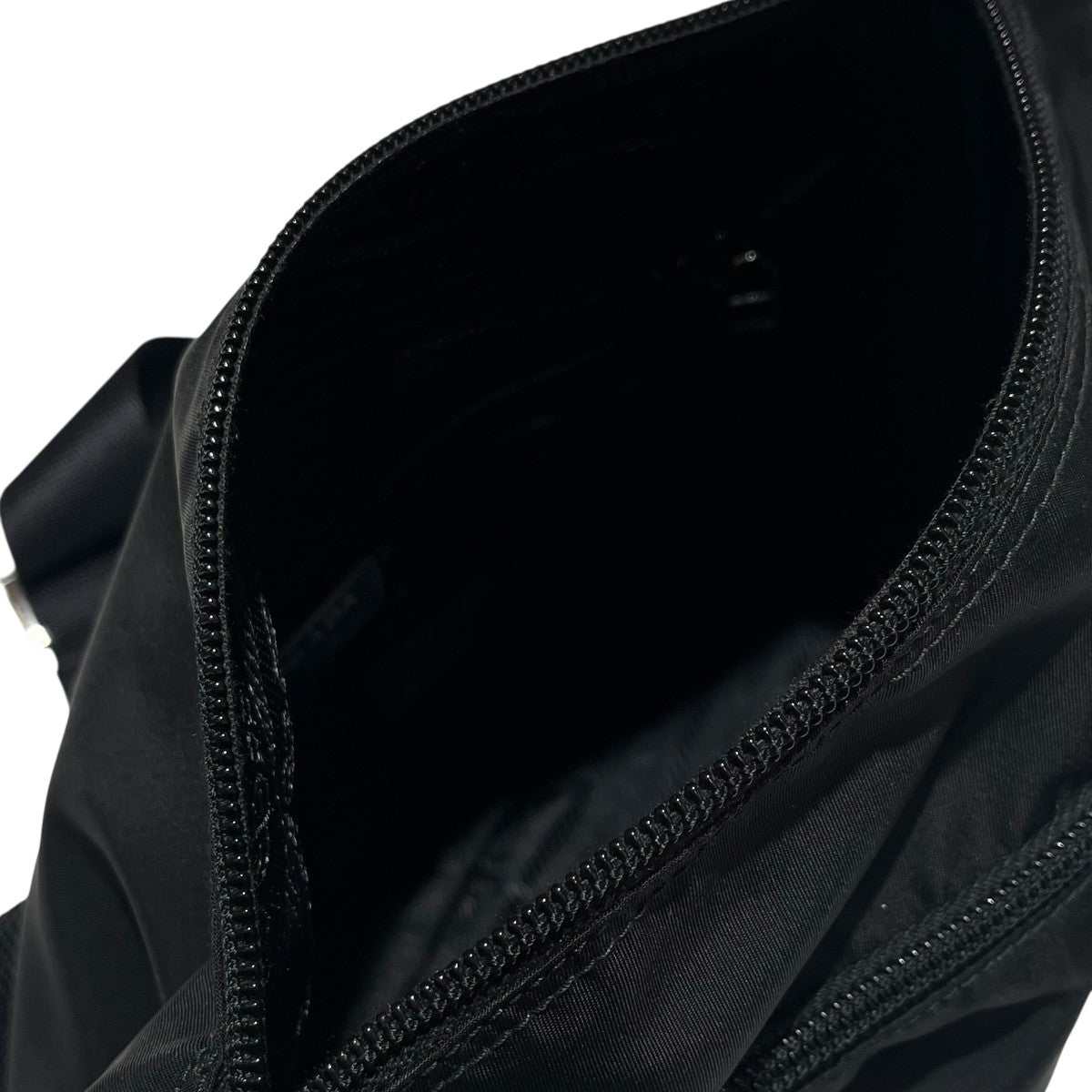 三角プレートショルダーバック