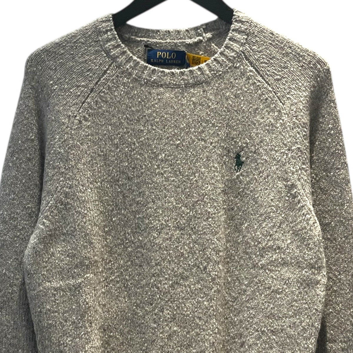 ワンポイントクルーネックニット