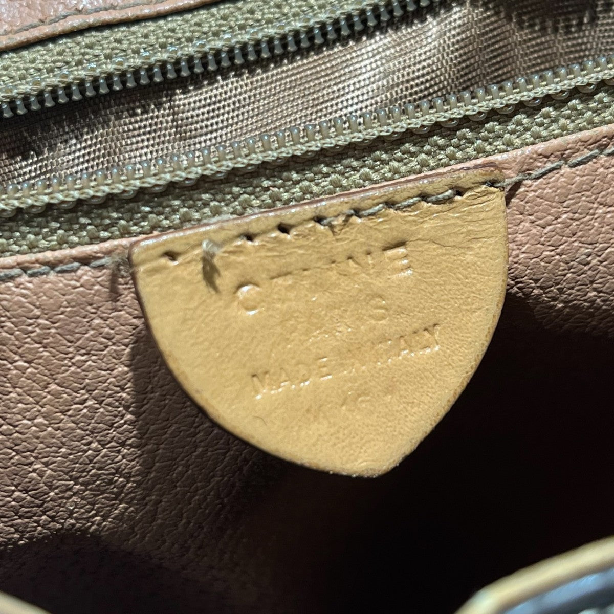 マカダム柄 ロゴストラップバックパック