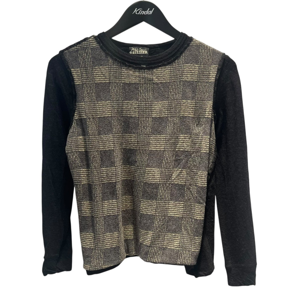 クルーネックニットセーター