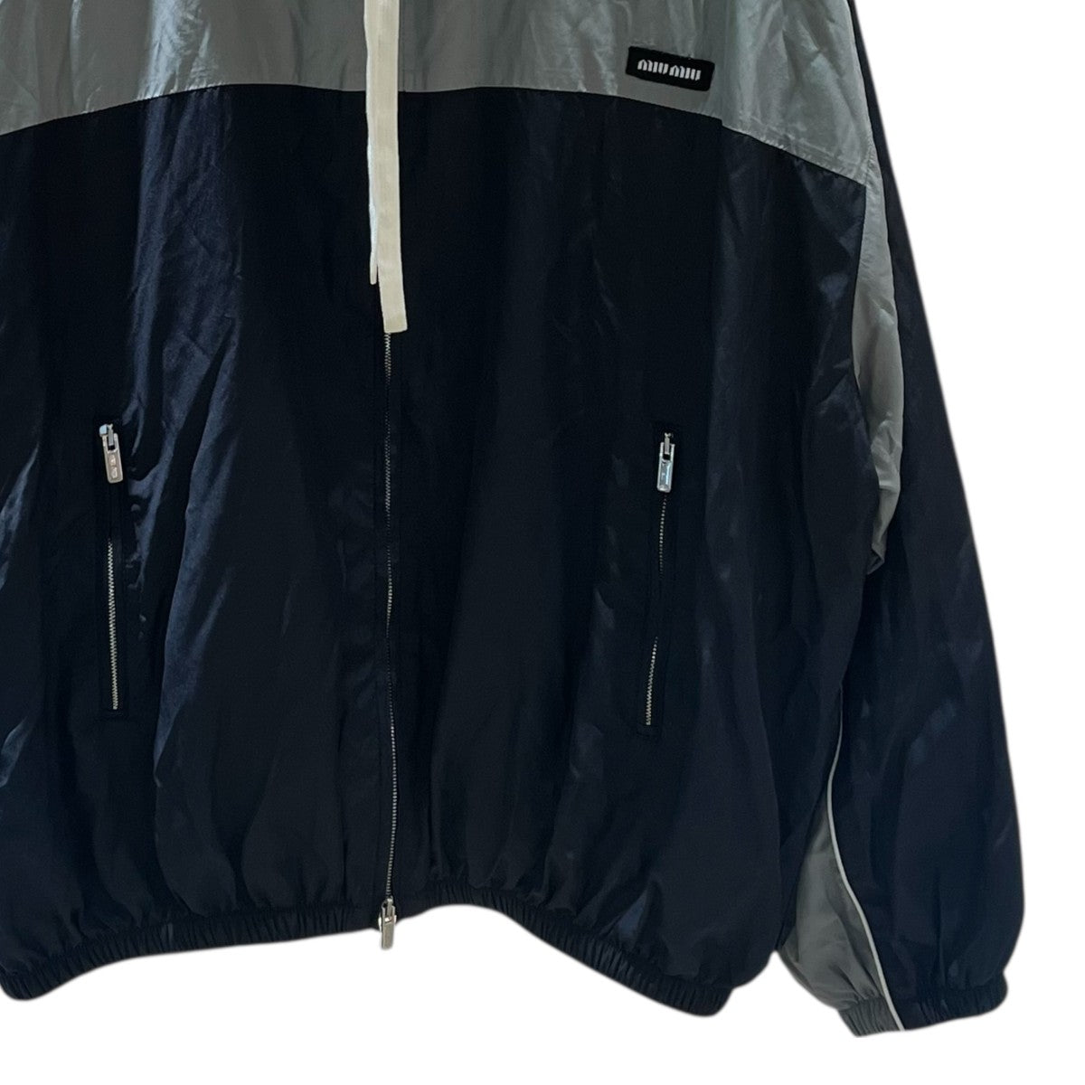 新品未使用⭐︎今季新作！miumiuテクニカルシルク.ジップブルゾンジャケット MIU MIU - ミュウミュウ MIU MIU テクニカルシルクジップブルゾン