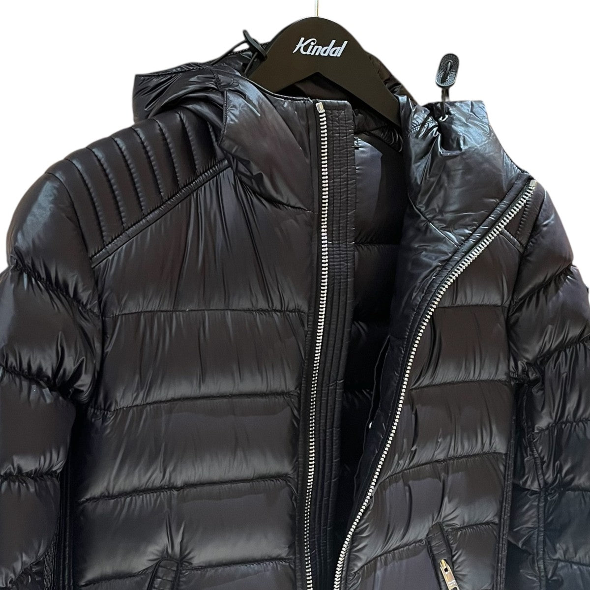 アームトライアングルロゴ プレート ダウンジャケット SGA654 三角プレート