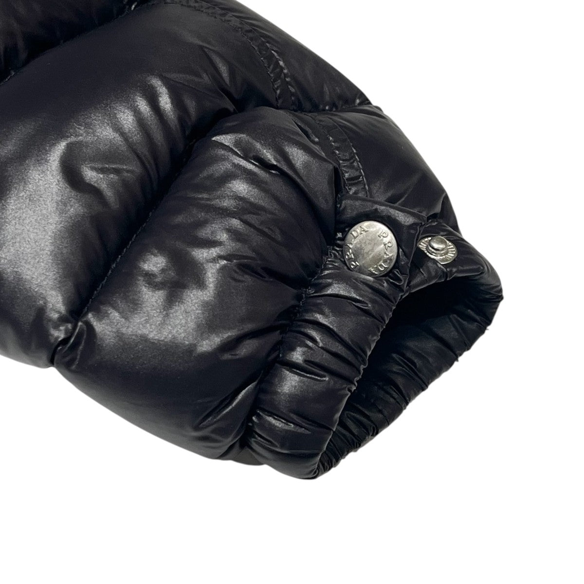 アームトライアングルロゴ プレート ダウンジャケット SGA654 三角プレート