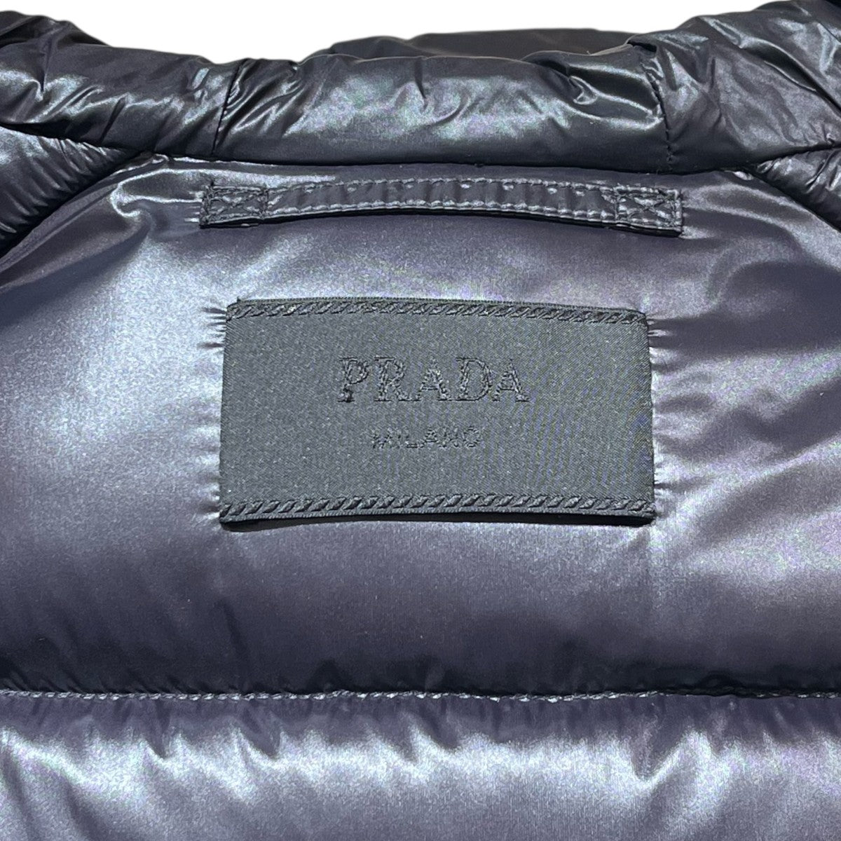 アームトライアングルロゴ プレート ダウンジャケット SGA654 三角プレート