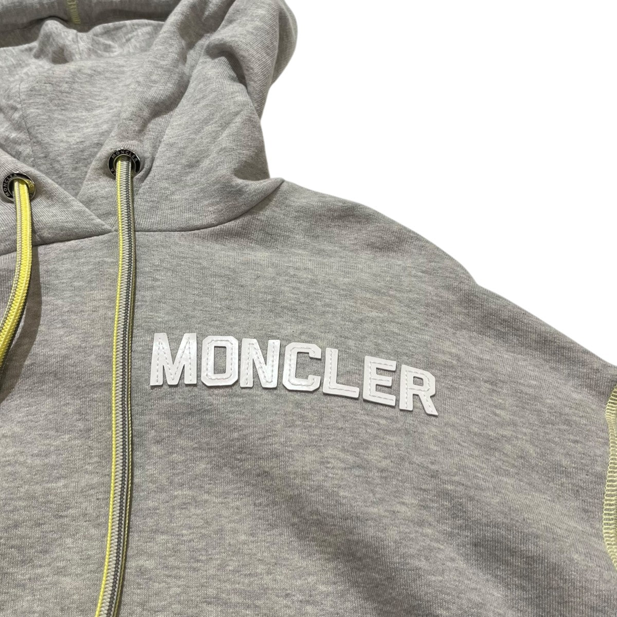 MONCLER ロゴデザインパーカーJ10938G00019 FELPA 古着・中古-3枚目のアイテム画像