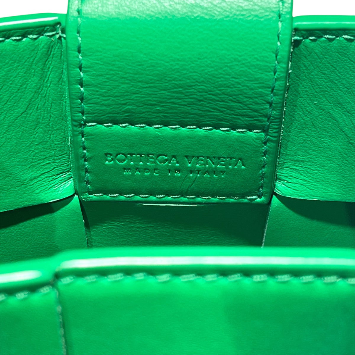 BOTTEGA VENETA マキシイントレチャート ミニカセットフォンポーチ クロスボディーバッグ 古着・中古-4枚目のアイテム画像