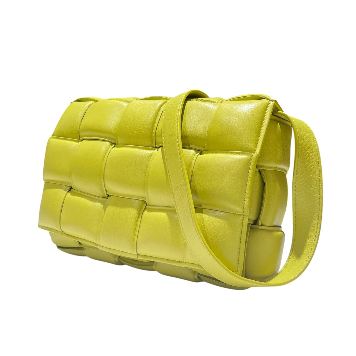 BOTTEGA VENETA マキシ イントレチャート パデッド カセット レザー ショルダー バッグ 古着・中古-1枚目のアイテム画像