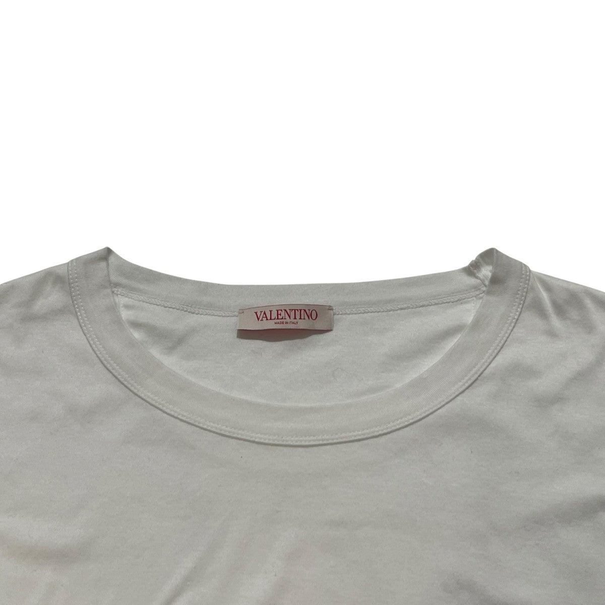 裾タグTシャツ