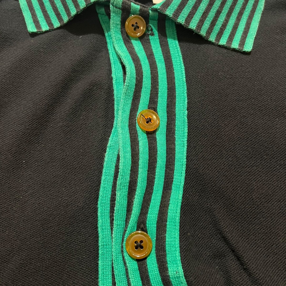 ロゴ刺繍ポロシャツ