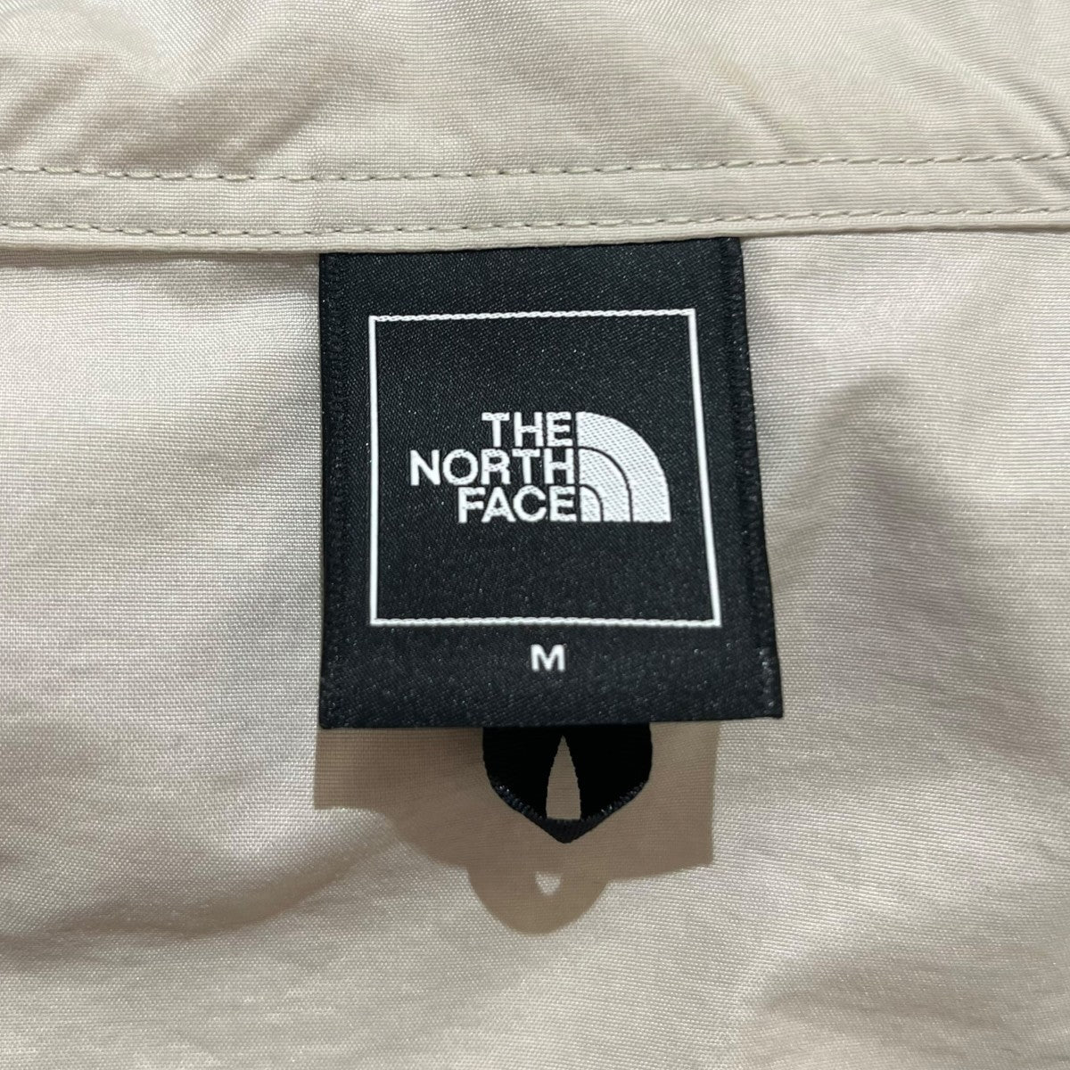 コンパクトジャケットロゴ刺繍ナイロンパーカーNPW72530
