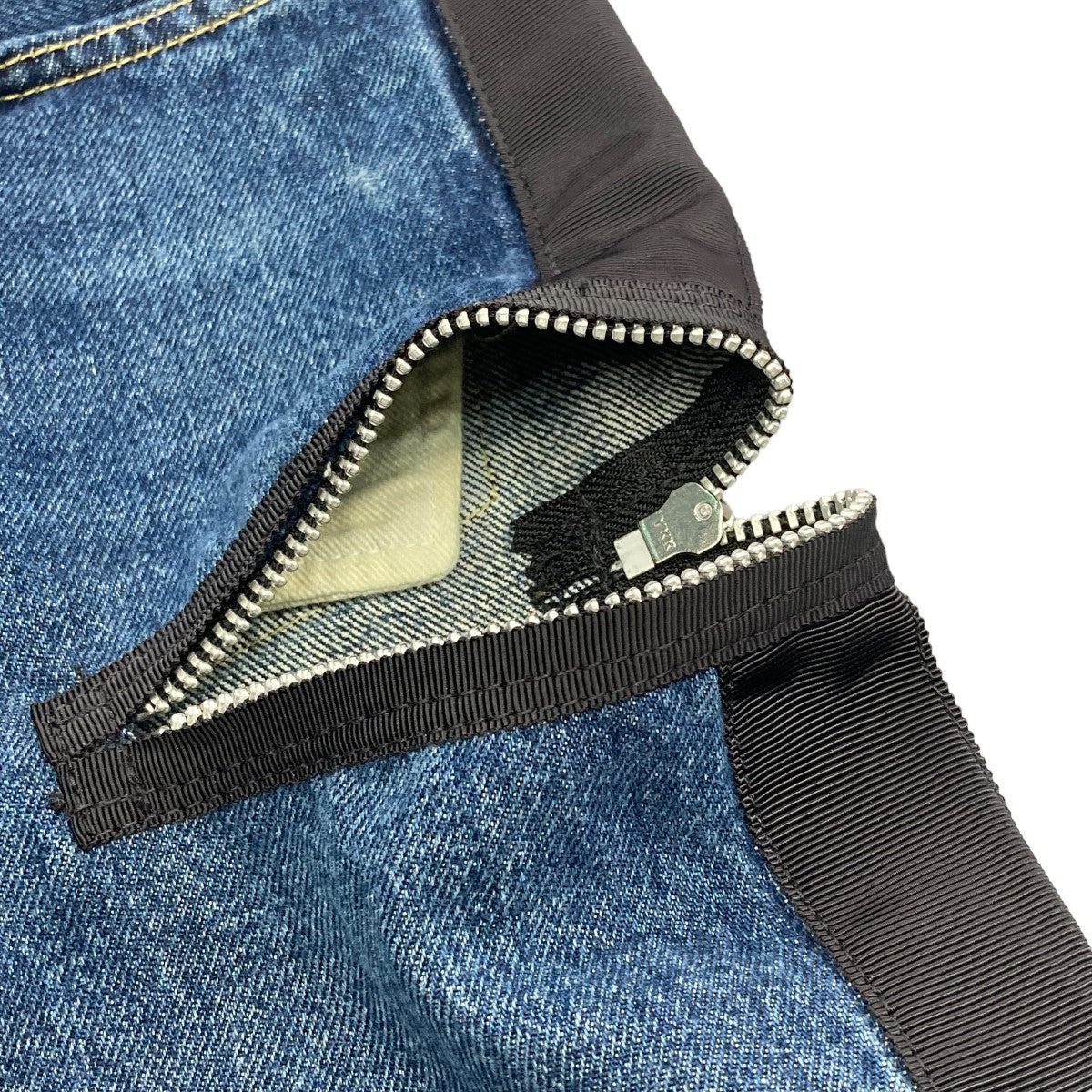 リーバイス×サカイの17AW ジップカットアウトデニムパンツ PC9-55982-0000です。 LEVI’S×sacai ボトムス 古着・中古アイテム