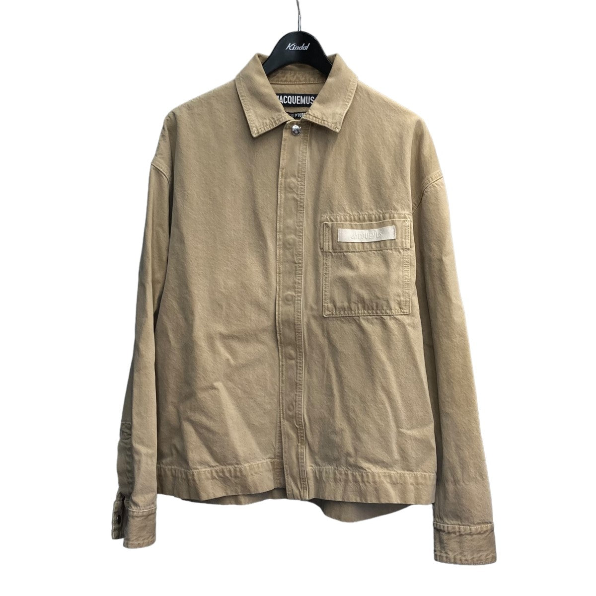 JACQUEMUS(ジャックムス) 24SSLES SCULPTURES Beige Denim shirt with logo Jacquemusデニムジャケット245DE033-1522-150  245DE033-1522-150 ベージュ サイズ 46｜【公式】カインドオルオンライン ブランド古着・中古通販【kindal】