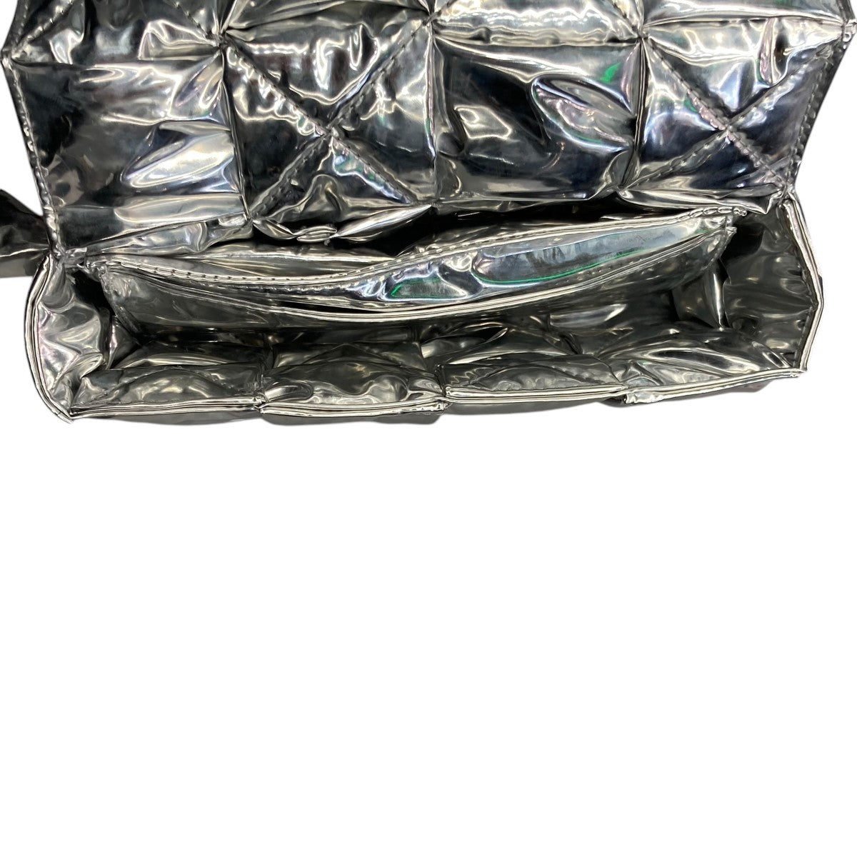【極美品】近年モデル　シワ加工　IC カセット　パース　ボッテガヴェネタ BOTTEGA VENETA(ボッテガヴェネタ) パデッドカセットショルダー