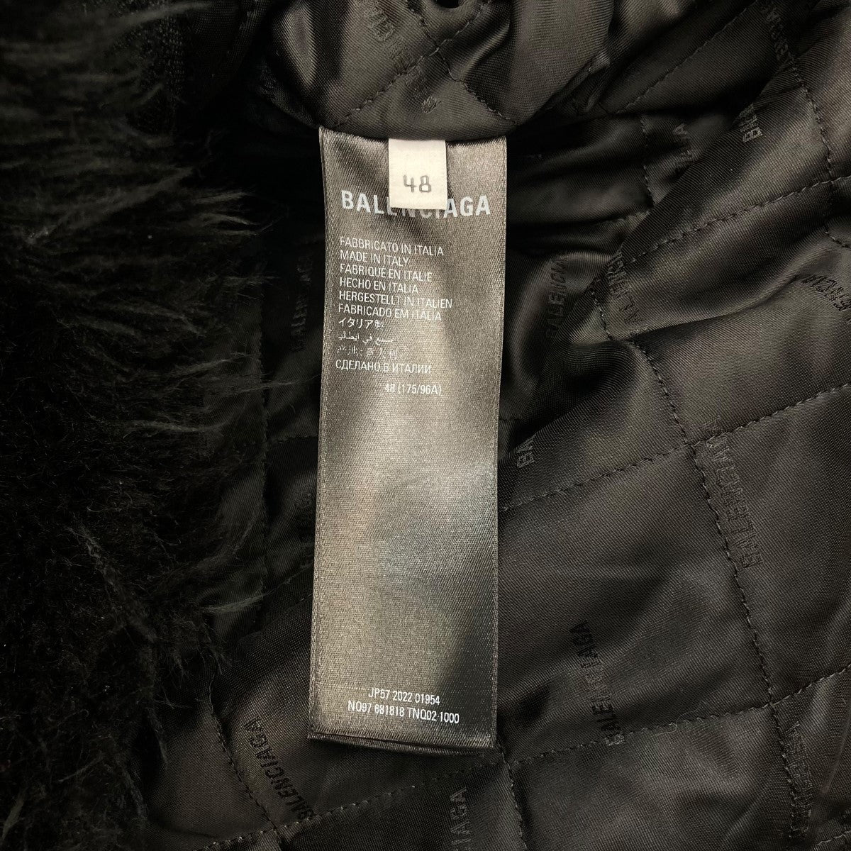 バレンシアガの22AW ZIP UP FAKEFUR JACKET スタンドネックファージャケット 681818です。 BALENCIAGA 古着・中古 アウター アイテム