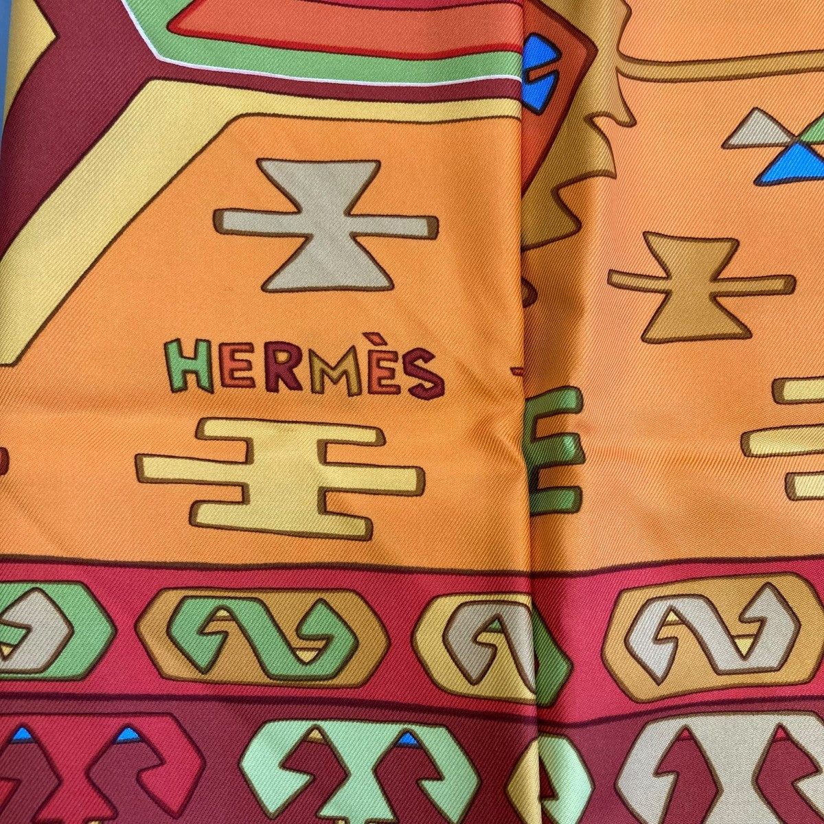 ✨新品未使用✨ HERMÈS エルメス スカーフ シルク100％ オレンジ箱付き HERMES エルメス スカーフ カレ90 CARRE オレンジ×ブラン×ルイユ